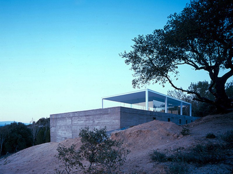 De-Blas-House-A-Concrete-Glass-Box-House-Design-Back-View-طراحی معمارانه خانه ی دی بلاس 